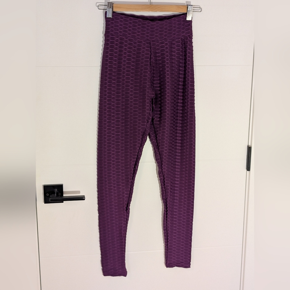 Grape Coloured Scrunch Butt Textured Leggings | Leggings Pro | Size S | NWT